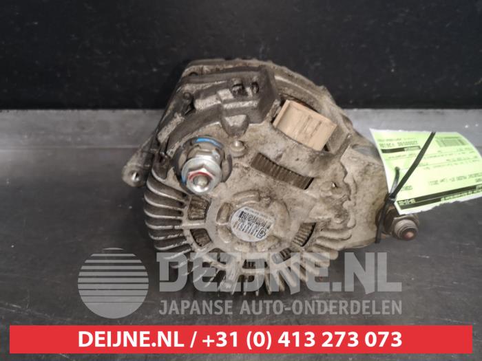 Dynamo van een Mitsubishi Pajero Hardtop (V8/9) 3.2 DI-D 16V 2011