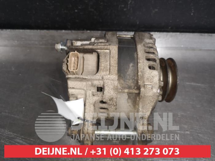 Dynamo van een Mitsubishi Pajero Hardtop (V8/9) 3.2 DI-D 16V 2011