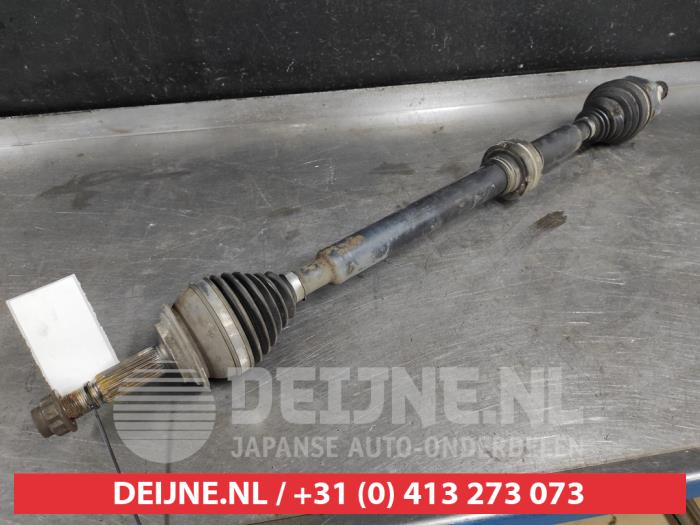 Toyota Prius Plus Aandrijfas rechts-voor O515952