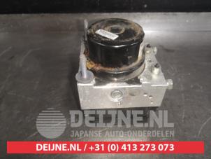 Toyota Yaris ABS pump O516793 photo 3
