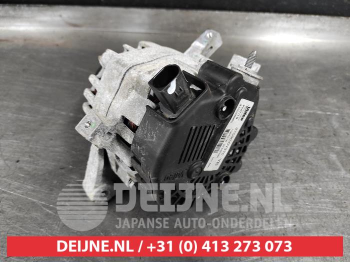 Alternator van een Toyota Yaris III (P13) 1.5 16V Dual VVT-iE 2019