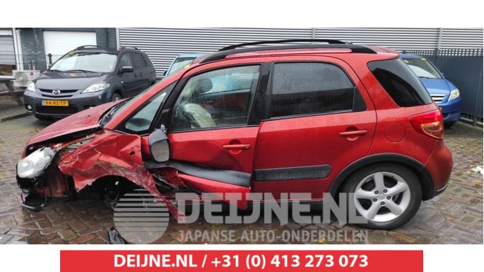 Suzuki SX-4 Portierruit 4Deurs links-achter O517388