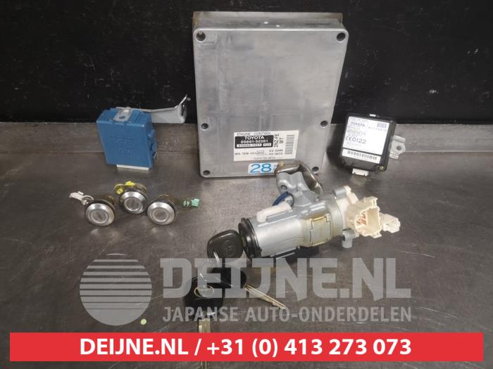 Toyota Yaris Verso Ignition lock + key O517521