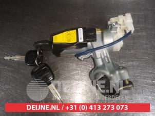 Toyota Yaris Verso Kontaktslot+Sleutel O517521 foto 3