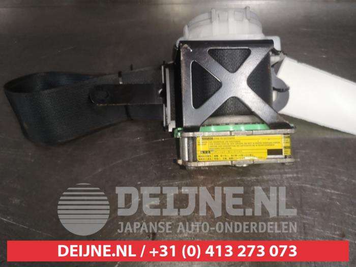Toyota Yaris Front seatbelt, right O517561