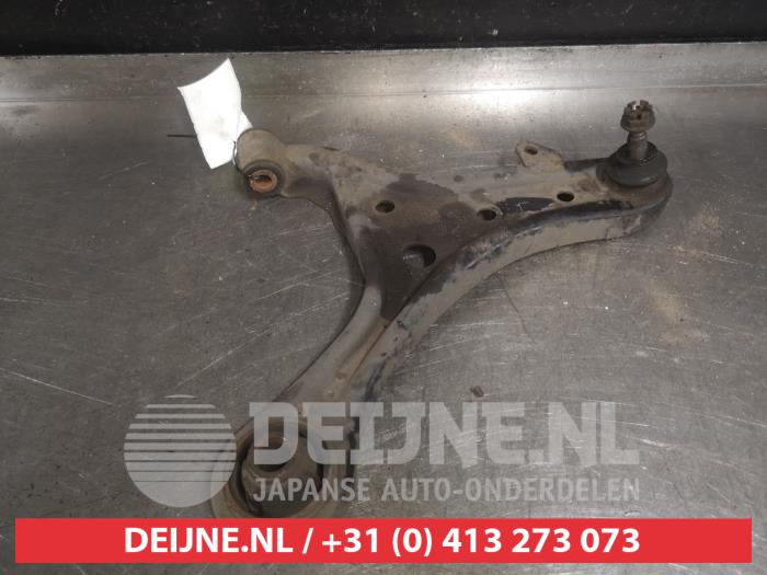 Toyota IQ Draagarm onder links-voor O517570
