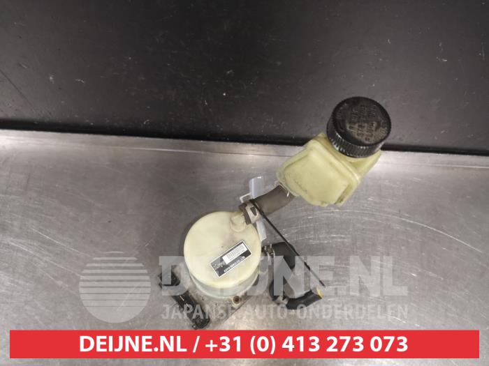Gebruikte Pomp Servo Mazda 3 Sport (BK) 2.0i 16V Prijs € 25,00 Margeregeling aangeboden door V.Deijne Jap.Auto-onderdelen BV