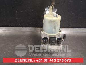 Mazda 3 Power steering pump O517727 photo 2