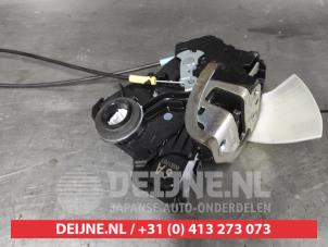 Toyota Urban Cruiser Door lock mechanism 4-door, front left O517837 photo 2