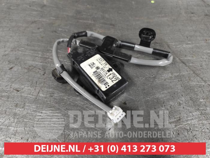 Mitsubishi Lancer Keyless entry antenna O517902