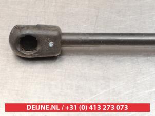 Kia Sorento Gasdemper Motorkap links O266040 foto 2