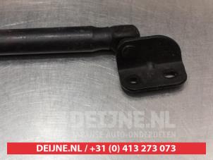 Kia Sorento Gasdemper Motorkap links O266040 foto 3