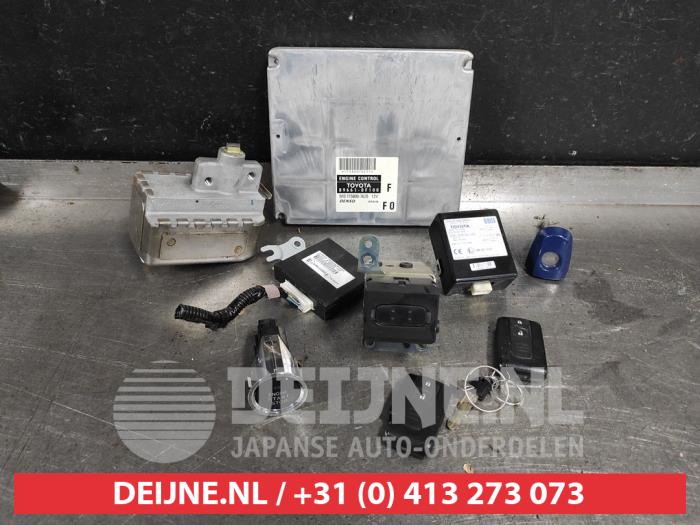 Toyota Corolla Verso Slotenset Cilinder (compleet) O518196