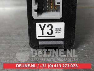Toyota Prius Body control computer O518262 photo 3
