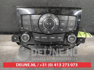 Gebruikte Radiobedienings paneel Chevrolet Cruze 2.0 D 16V Prijs op aanvraag aangeboden door V.Deijne Jap.Auto-onderdelen BV