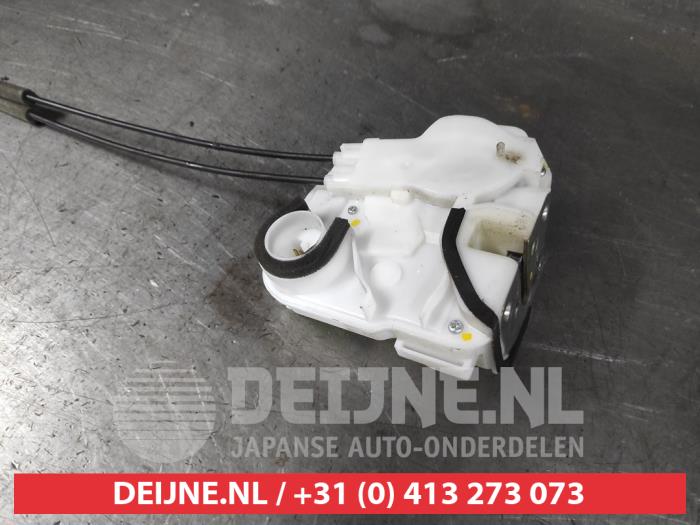 Mitsubishi L200 Deurslot Mechaniek 4Deurs links-achter O519165
