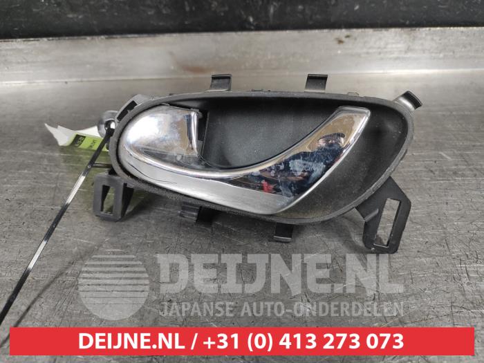 Nissan Pulsar Türgriff 4-türig links vorne O519438
