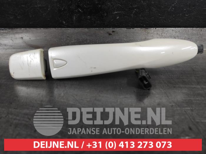 Nissan Pulsar Türgriff 4-türig rechts vorne O519441