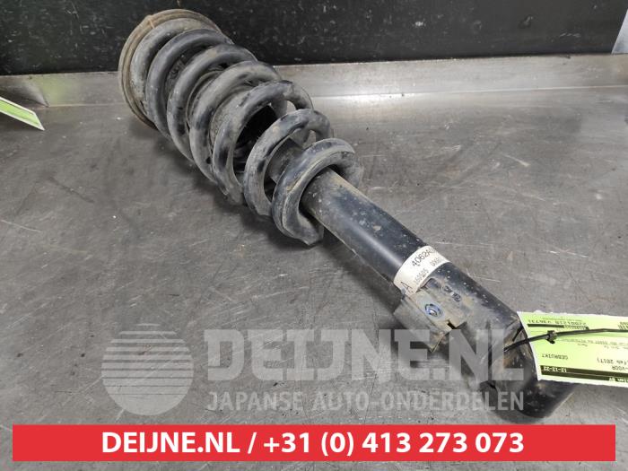 Mitsubishi L200 Stoßdämpferstrebe links vorne O520089