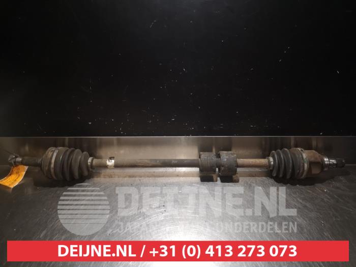 Gebruikte Aandrijfas rechts-voor Daihatsu Gran Move 1.5 16V Prijs € 30,00 Margeregeling aangeboden door V.Deijne Jap.Auto-onderdelen BV