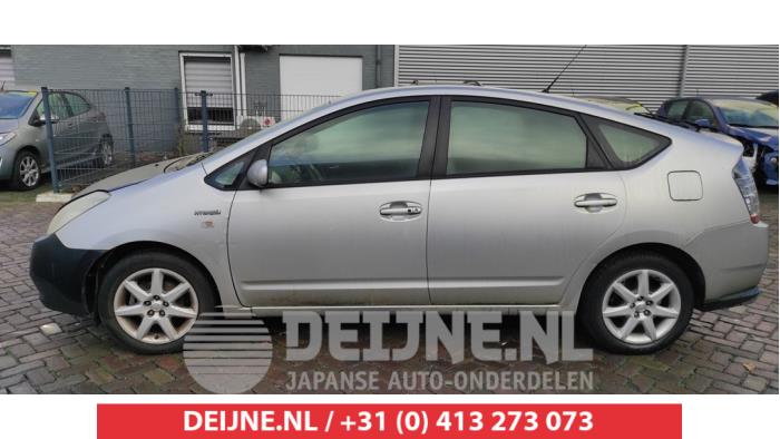 Toyota Prius Door window 4-door, front left O520234