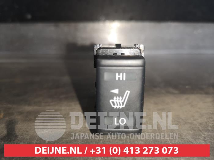 Nissan Juke Stoelverwarmings Schakelaar O520462