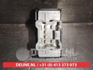 Nissan Juke Seat heating switch O520462 photo 2