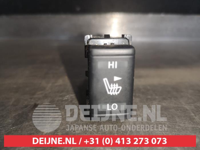 Nissan Juke Stoelverwarmings Schakelaar O520463
