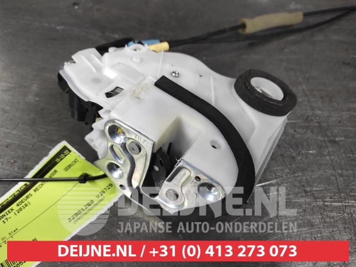 Suzuki Swift Türschlossmechanik 4-türig rechts vorne O520574
