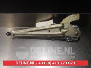 Toyota Yaris Rear door window mechanism 4-door, left O290892 photo 2