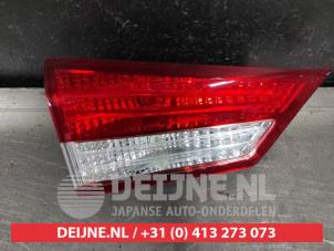 Gebruikte Achterklep reflector links Hyundai iX20 (JC) 1.6i 16V Prijs € 50,00 Margeregeling aangeboden door V.Deijne Jap.Auto-onderdelen BV