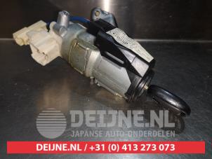 Toyota Yaris Kontaktslot+Sleutel O335901 foto 2