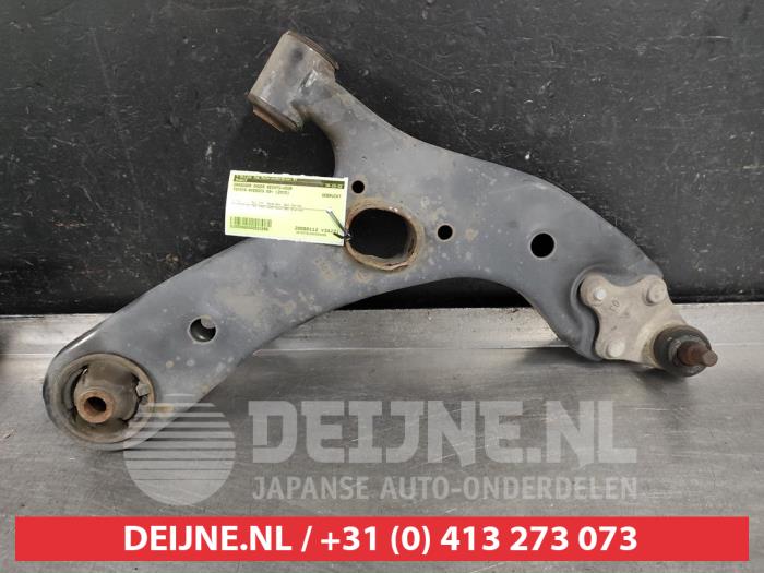 Toyota Avensis Draagarm onder rechts-voor O521096