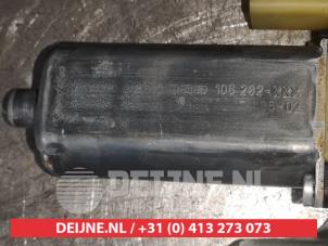 Toyota Yaris Window mechanism 4-door, front left O521905 photo 2