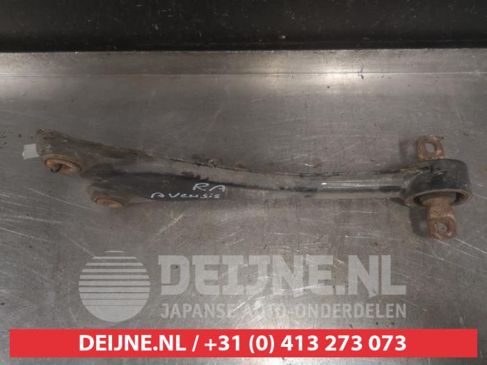 Toyota Avensis Draagarm rechts-achter O522231