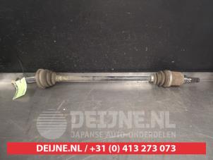 Gebruikte Steekas links-achter Nissan X-Trail (T30) 2.0 16V 4x4 Prijs € 50,00 Margeregeling aangeboden door V.Deijne Jap.Auto-onderdelen BV