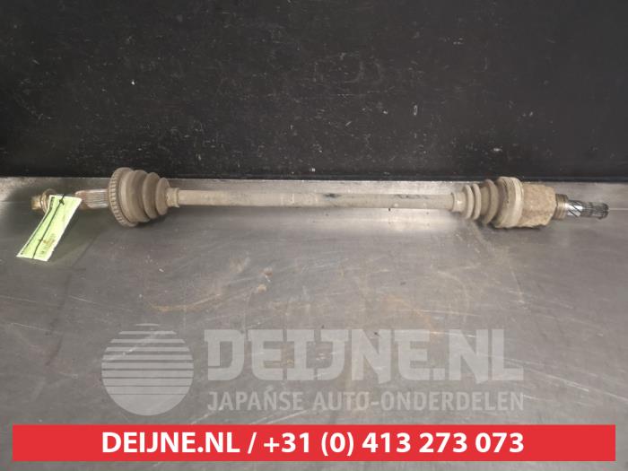 Gebruikte Steekas rechts-achter Nissan X-Trail (T30) 2.0 16V 4x4 Prijs € 50,00 Margeregeling aangeboden door V.Deijne Jap.Auto-onderdelen BV