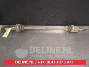 Gebruikte Steekas rechts-achter Nissan X-Trail (T30) 2.0 16V 4x4 Prijs € 50,00 Margeregeling aangeboden door V.Deijne Jap.Auto-onderdelen BV