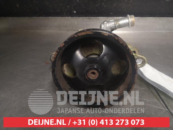 Gebruikte Stuurpomp Nissan X-Trail (T30) 2.0 16V 4x4 Prijs € 35,00 Margeregeling aangeboden door V.Deijne Jap.Auto-onderdelen BV