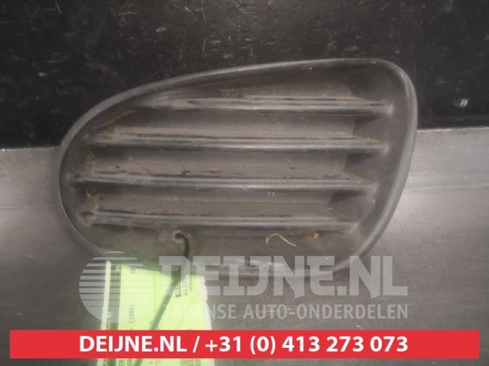 Mitsubishi Carisma Bumper grille O522588