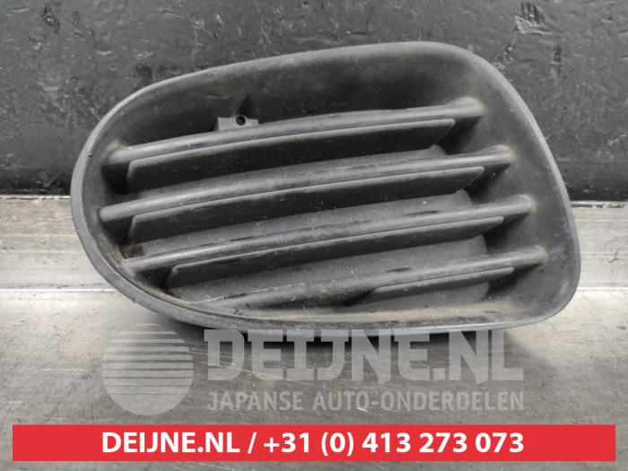 Mitsubishi Carisma Bumper grille O522872