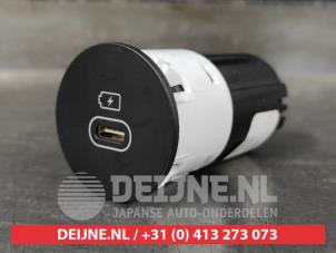 Gebruikte USB stekker Kia EV6 (CV) 77.4 kWh RWD Prijs op aanvraag aangeboden door V.Deijne Jap.Auto-onderdelen BV