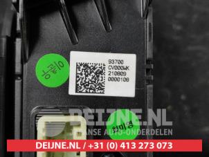 Kia EV6 Handrem schakelaar O523011 foto 3