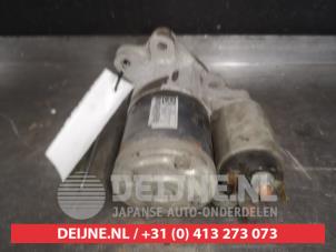 Startmotor van een Mazda 2 (DE) 1.3 16V S-VT 2008
