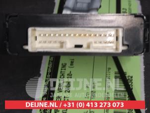 Lexus CT 200h Computer lighting module O523302 photo 2