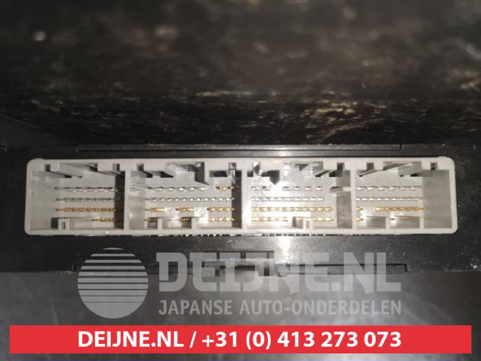 Computer Body Control van een Toyota Auris (E15) 1.8 16V HSD Full Hybrid 2011