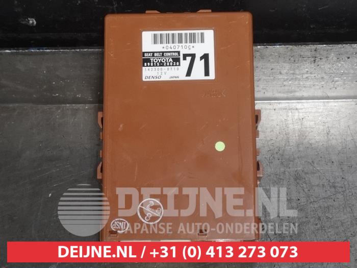 Toyota Prius Plus Gordelverklikker module O523777