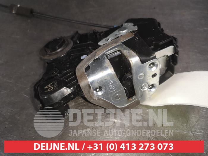 Lexus CT 200h Deurslot Mechaniek 4Deurs links-voor O523946
