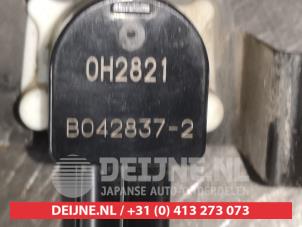 Suzuki Ignis Xenon hoogteregelaar O524236 foto 3