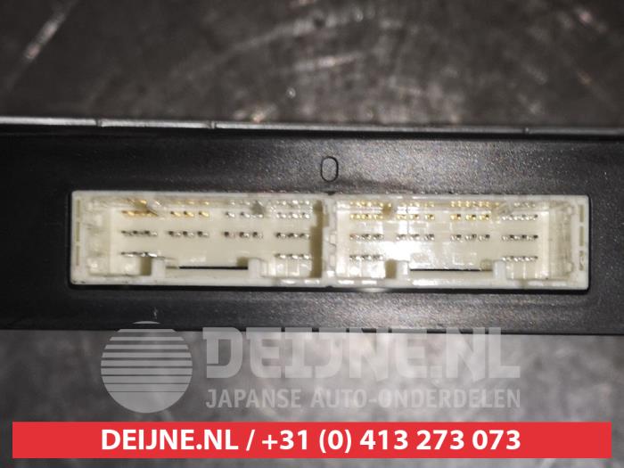 Computer Body Control van een Toyota Yaris III (P13) 1.33 16V Dual VVT-I 2012